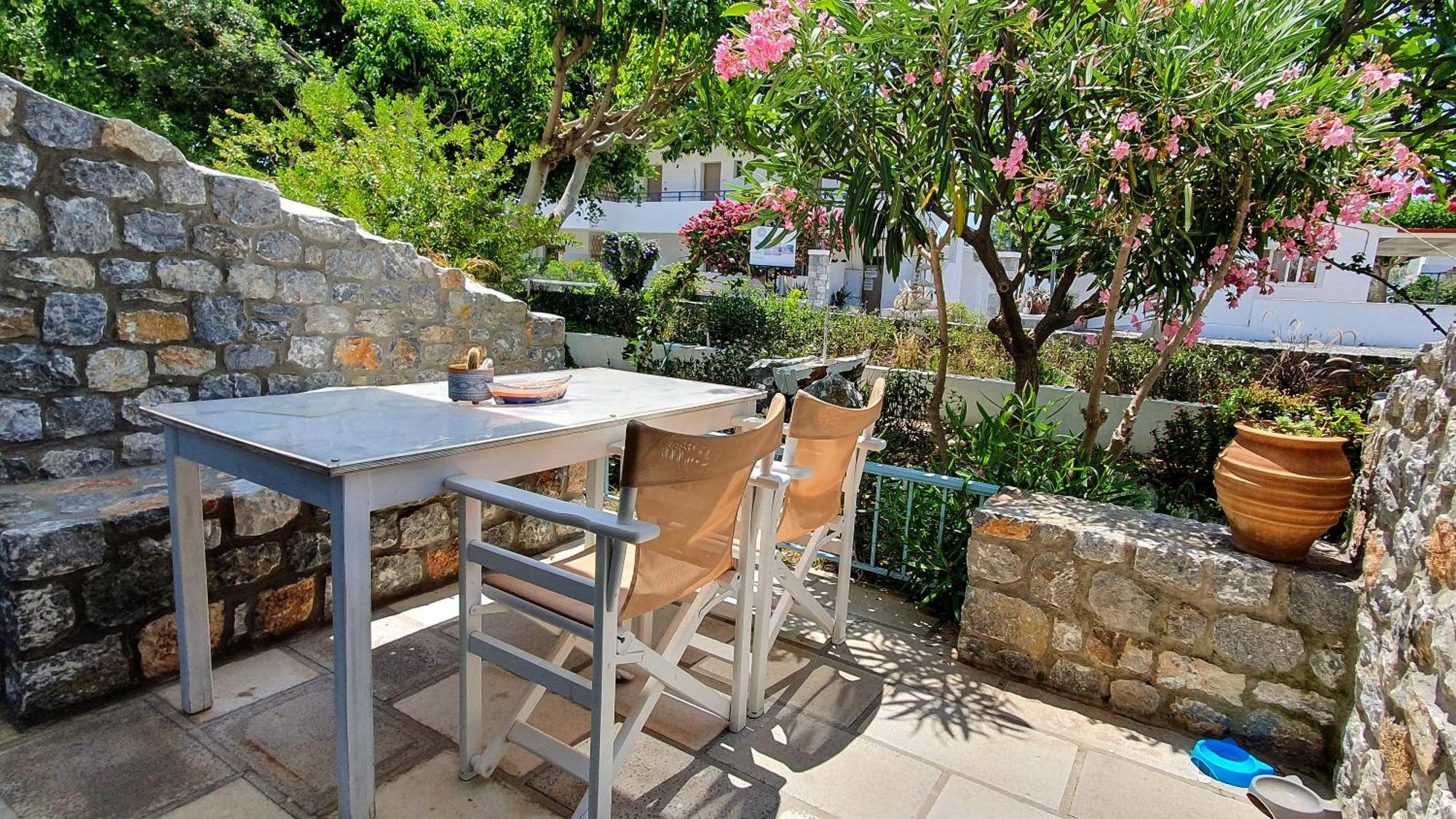 Pefkos Eye Apartment *