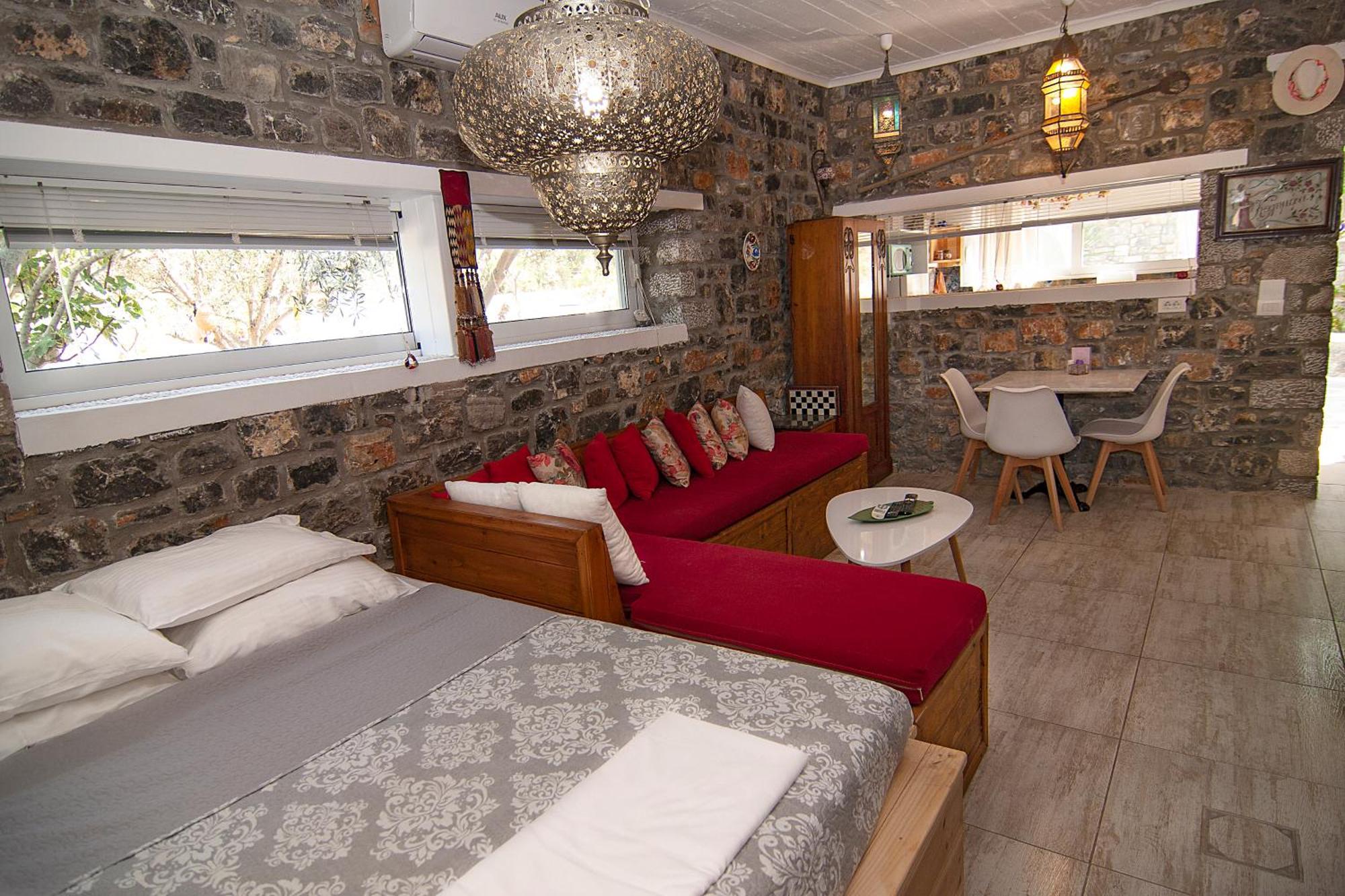 Eye Apartment *